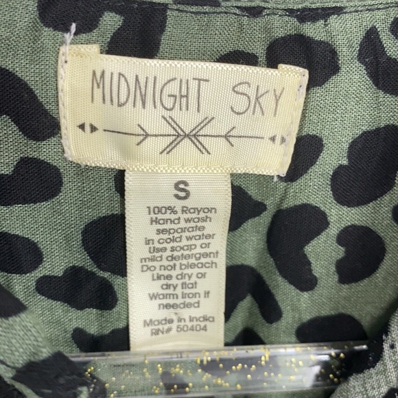 Midnight Sky Women's Green & Black Leopard Print Button-Down Shirt size Small - Picture 4 of 6